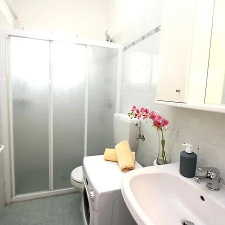 House Pinetine بيت للعطل